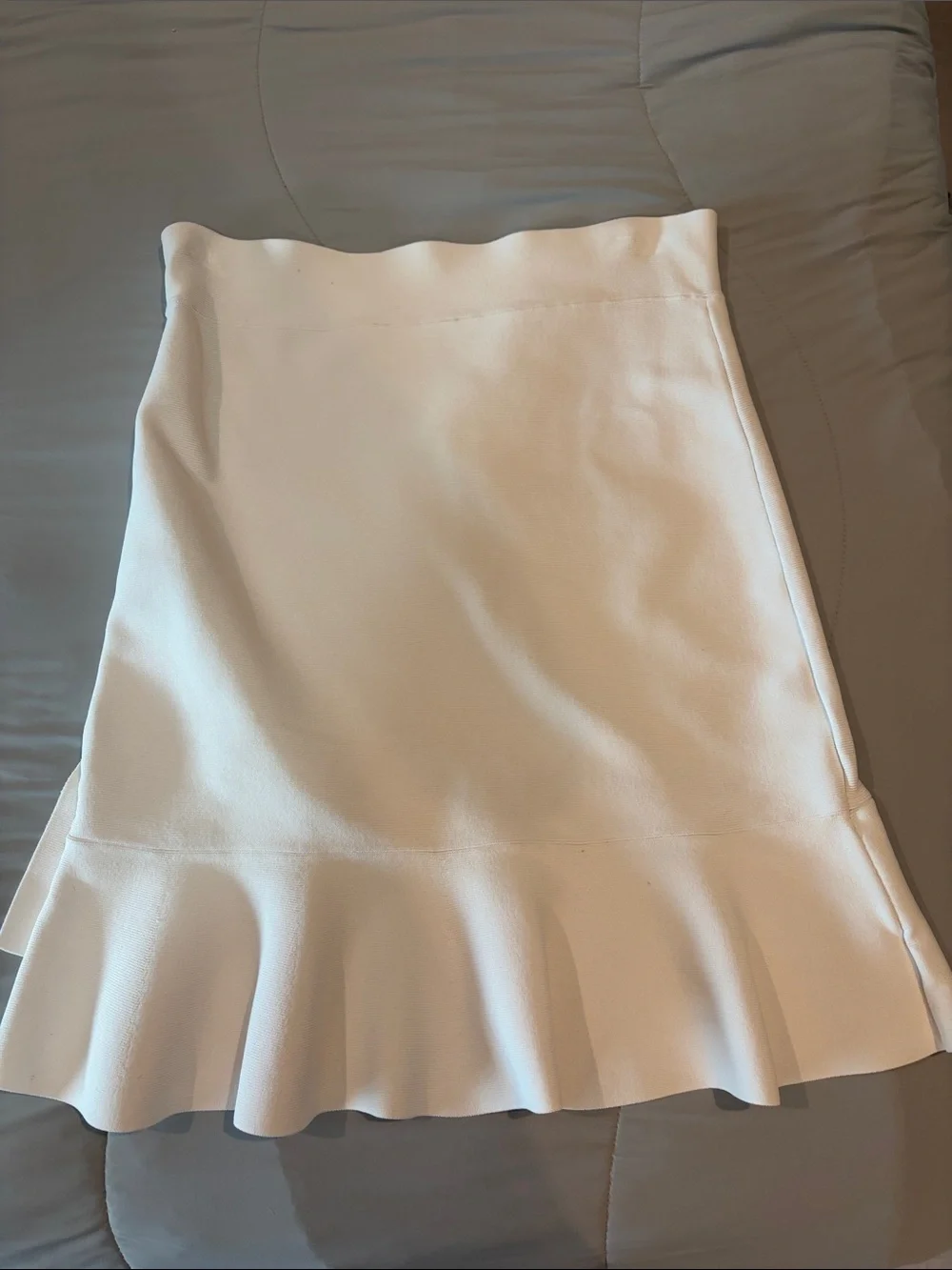 Elegant White Ruffle Hem Women's Skirt